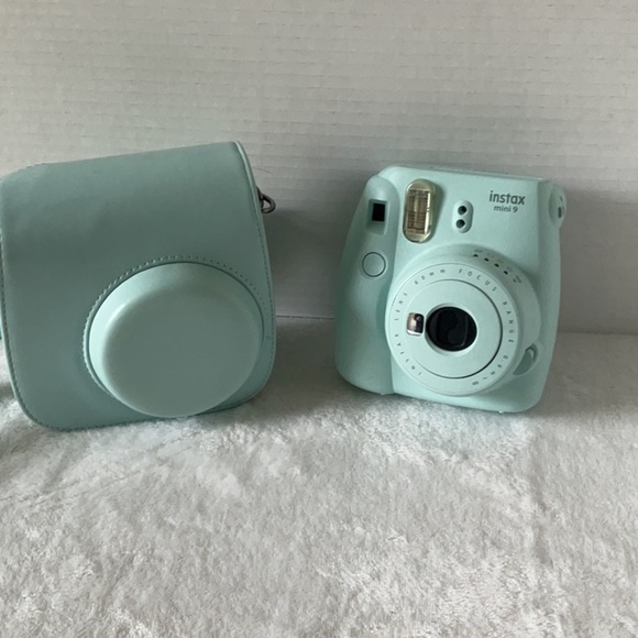 Fujifilm Instax Mini Film Camera Green Compact Design - Picture 1 of 6